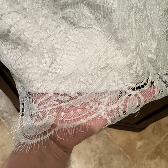White Eilly Bazar Bell Sleeve Scallop Hem Guipure Lace Fitted Dress - Picture 4 of 5